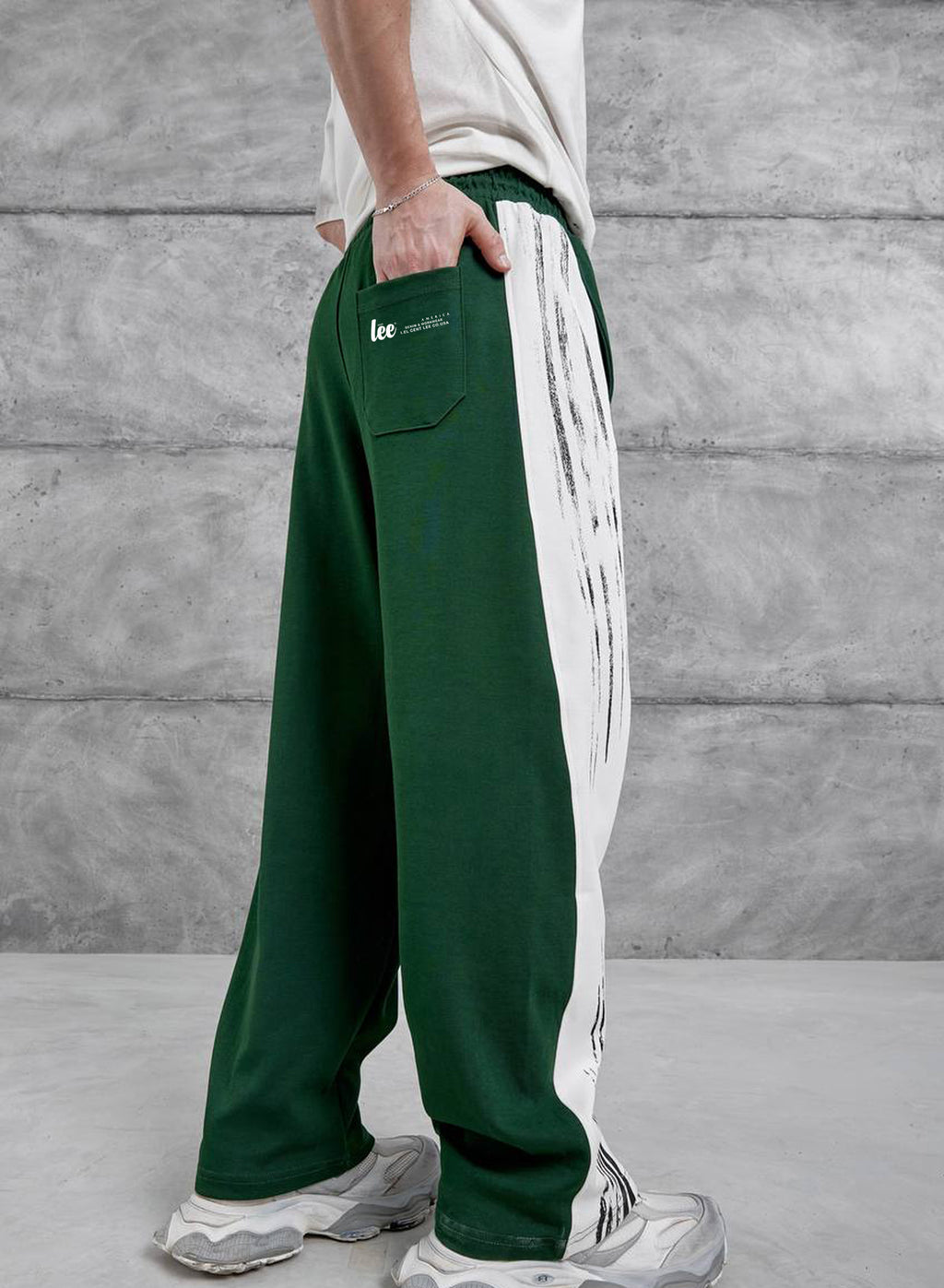 eşofman erkek ve bayan Çok yönlü konfor sunan, bol kesim eşofman altı Bağcıklı ve lastikli bel      %100 pamuk baggy kumaş